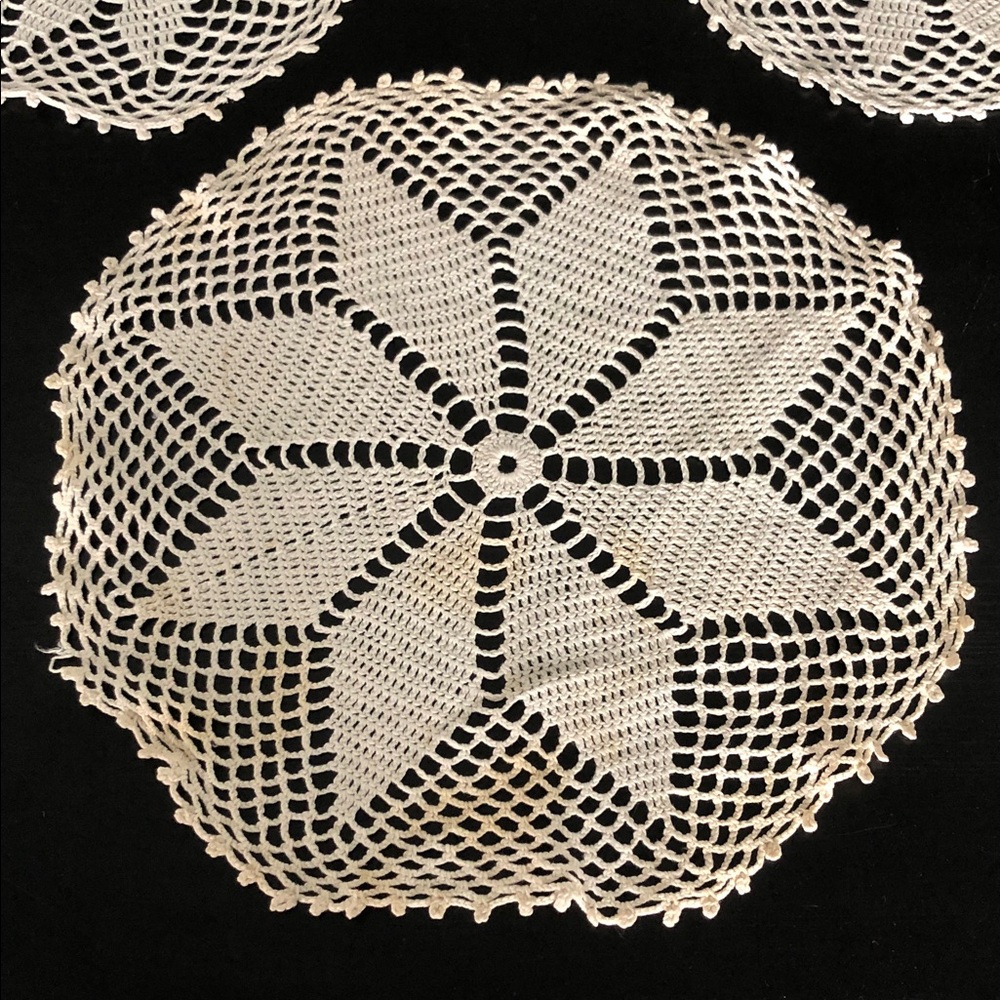 BUNDLE OF THREE VINTAGE CROCHET DOILIES - Picture 2 of 11